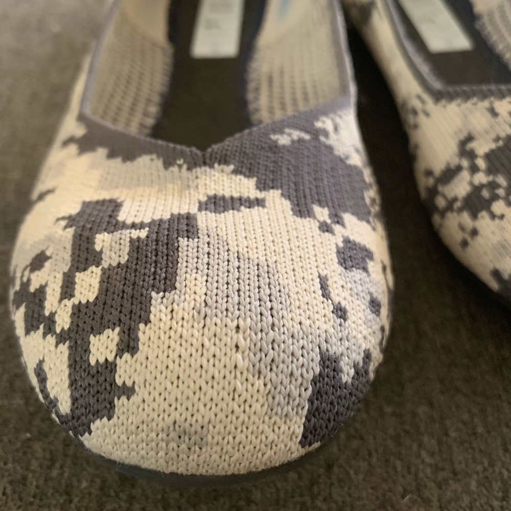 Retired ➡️➡️Grey Botanicamo Flat Rothys ! - Picture 7 of 11